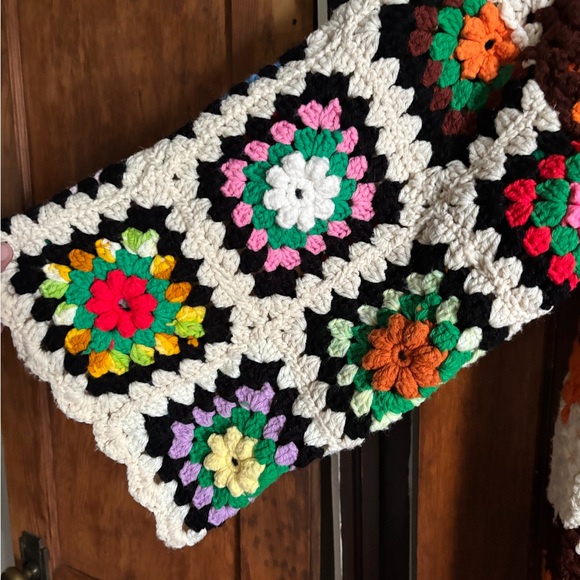 One-of-a-kind upcycled crochet sweater, handmade by a local artisan 🤍 - Picture 2 of 5